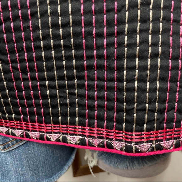 I make you feel my proton, neutron, and electron yo, I be the number one icon - Picture 5 of 10